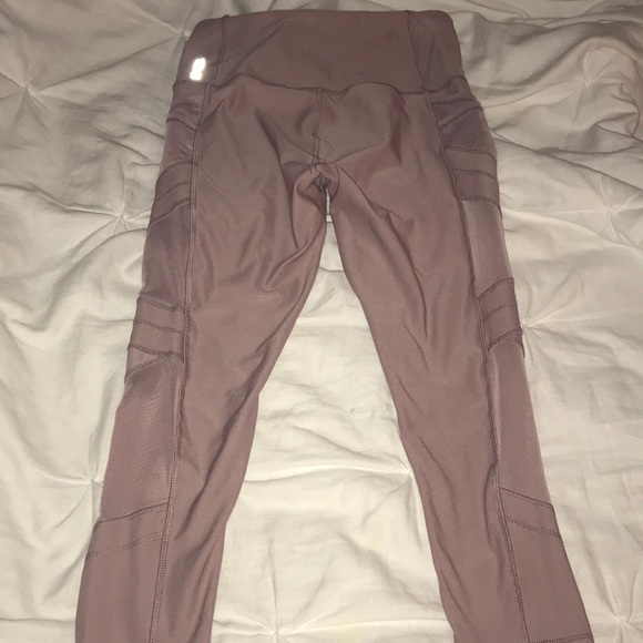 Mesh accent mid calf mauve leggings - Picture 3 of 4